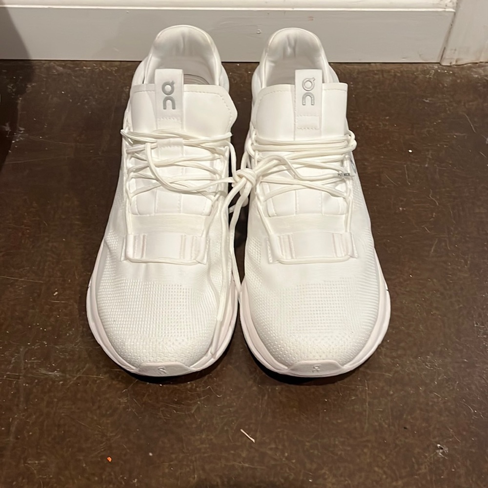 NWOT Mens ON Running CloudNova